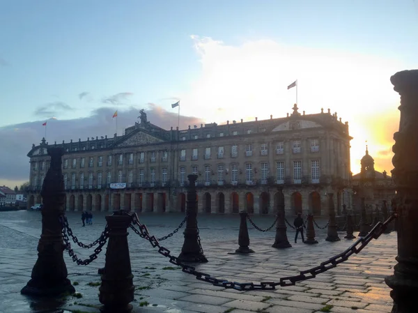 Santiago de Compostela, İspanya - 01 Şubat 2018: neoklasik Sarayı Pazo de Raxoi, Santiago de Compostelas Belediye bozluk plaza yapı'nın görünümü. Santiago de Compostela, Galiçya, İspanya.