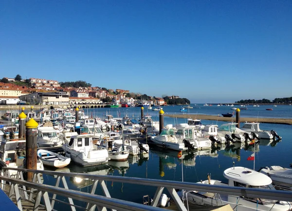 Hafen von san vicente de la barquera. Kantabrien, Spanien — Stockfoto