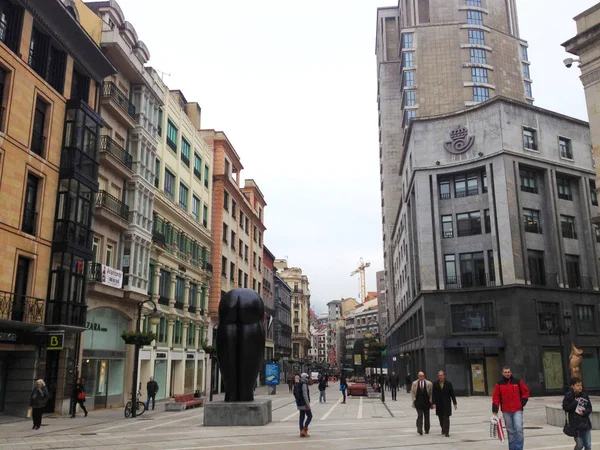 Oviedo 스페인 2018 Calle 위치한 오비에도 보행자 거리의 에두아르도 Urculo에 — 스톡 사진