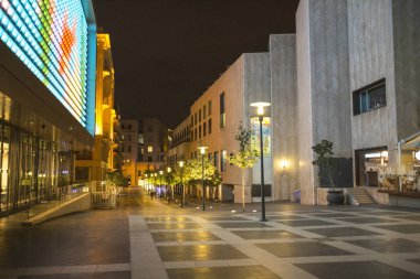 Beirut, Lübnan - 04 Eylül 2015: Beyrut pazarları şehir başına geceleri yerdir. Bu açık renkli eğlence merkezi ve alışveriş merkezi. Beirut, Lübnan