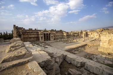 Antik Heliopolis tapınak karmaşık büyük mahkeme. Baalbek, Bekaa Vadisi, Lübnan