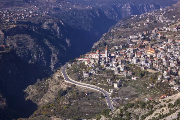 Uma Vista Bcharre Uma Cidade Líbano Alto Das Montanhas Borda — Fotografia de Stock