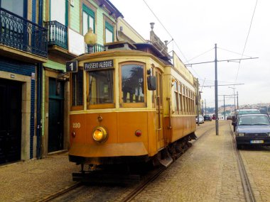 Porto, Portekiz - 22 Ocak 2018: Tarihi tramvay Caddesi'ndeki Porto, Portekiz