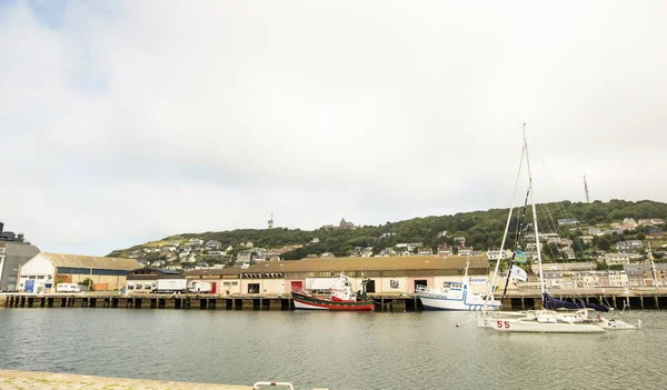 Vista del puerto deportivo y pintoresco paisaje de la comuna de Etretat. Normandía, Francia . —  Fotos de Stock