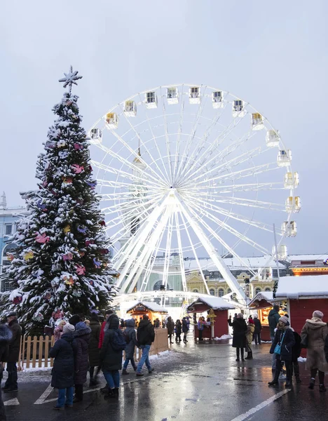 Kyiv Ukraine Dezember 2018 Riesenrad Und Weihnachtsbaum Auf Dem Kontraktova — Stockfoto