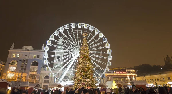 Kyiv Ukraine Dezember 2018 Riesenrad Und Weihnachtsbaum Auf Dem Kontraktova — Stockfoto