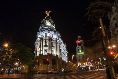 Madrid, İspanya - 01 Mayıs 2008: Metropolis bina Edificio Metropolis bir ofis Calle de Alcala ve Gran Via Madrid, İspanya, sokaklarda kesişim Binası olup