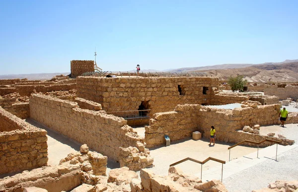 以色列 Masada 2013年6月11日 著名的古代 Masada 要塞废墟 位于以色列朱迪亚沙漠的 Masada 国家公园 — 图库照片