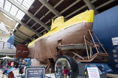 Cherbourg Octeville, Fransa-26 Ağustos 2018: Büyük salon ile ünlü bathyscaphes Denizcilik Müzesi La Cite de La Mer Cherbourg, Fransa.