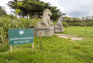 Jardin botanique de Vauville, Chateau de Vauville Beaumont-Lahey yakınındaki gerekçesiyle bulunan özel bir botanik bahçesi var. Normandy, Fransa