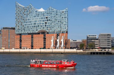 Hamburg, Almanya - 04 Eylül 2018: Elbphilharmonie modern Hafencity, Hamburg, Almanya