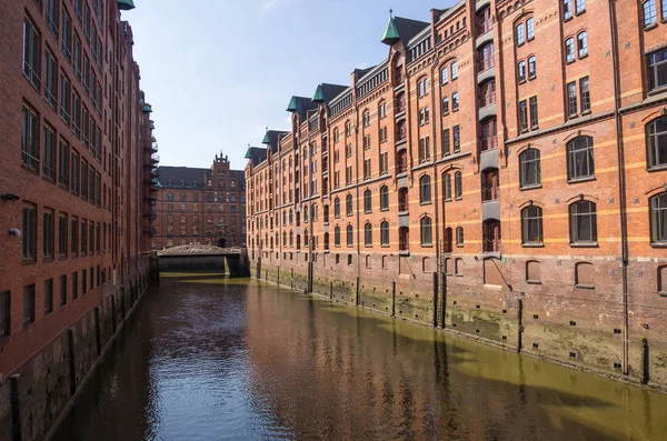 El antiguo distrito de almacenes Speicherstadt en Hamburgo, Alemania — Foto de Stock