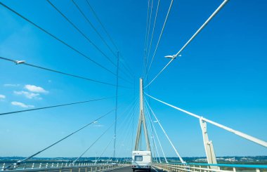 Bu ünlü Pont de Normandie bir kablo kaldı köprü, Normandiya, Fransa Honfleur Le Havre bağlanır