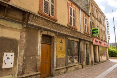 Cherbourg şehirde bir sokakta eski fotoğraf stüdyosu ve fotoğraf dükkanı. Normandiya, Fransa