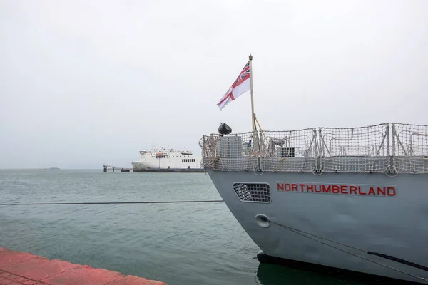 HMS "Northumberland" jest fregatą typu 23 Royal Navy w porcie Cherbourg-Octeville. Normandy, Francja — Zdjęcie stockowe