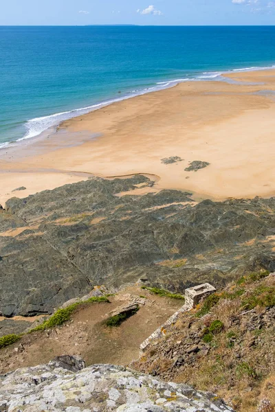 Βραχώδης ακτή και παραλία στο ακρωτήριο Κάρτερετ. Νορμανδία, Γαλλία — Φωτογραφία Αρχείου
