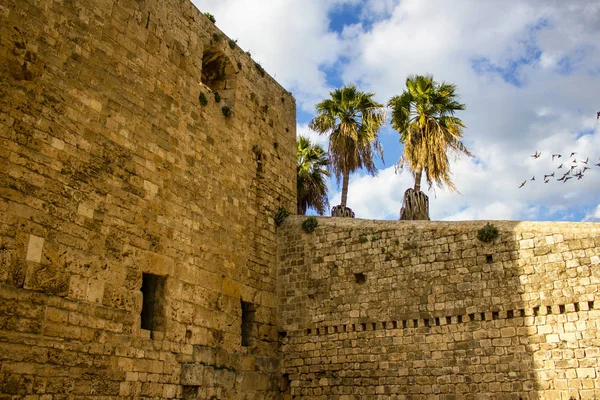 Kamenné zdi citadely v Tripolisu, Libanon — Stock fotografie