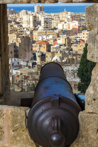 Cannon in the window of the Citadel in Tripoli, Lebanon — Stock Photo, Image