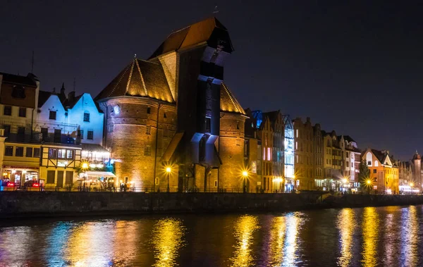 Вид на главный город Гаски с реки Мотлава ночью. Гаск, Польша — стоковое фото