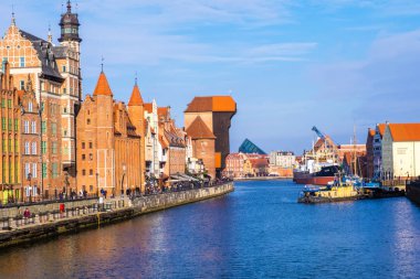 Motlawa Nehri üzerindeki Gdansk ana kenti 'nin tarihi kıyısına bakın. Gdansk, Polonya