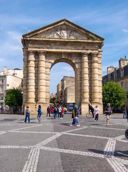 La porta dell'Aquitania in Piazza della Vittoria a Bordeaux — Foto Stock