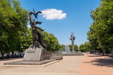 Lugansk merkezinde Dünya Savaşı Anıtı