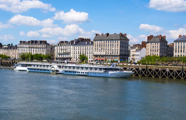 A luxushajó Loire hercegnő kikötve alatt leszállással Nantes, Franciaország — Stock Fotó