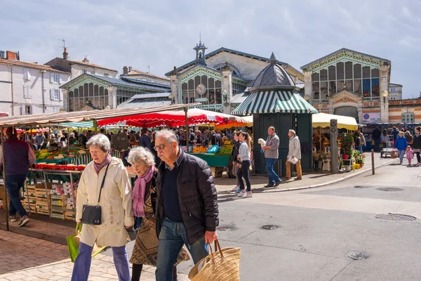 Tradiční trh v La Rochelle — Stock fotografie