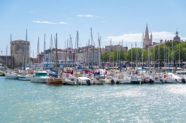 Fransa'daki Vieux port de La Rochelle limanının manzarası