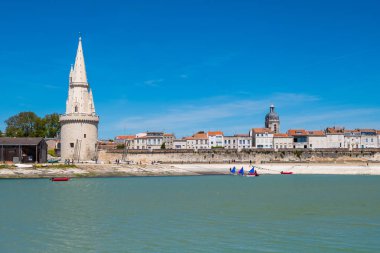 La Rochelle tarihi bölümünde Fener Kulesi