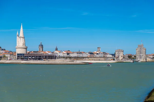 Torre de lanterna na parte histórica de La Rochelle — Fotografia de Stock