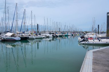 Fransa'daki Vieux port de La Rochelle limanının manzarası