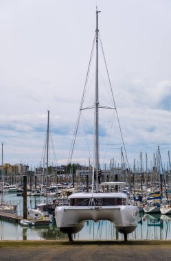 Fransa'daki Vieux port de La Rochelle limanının manzarası