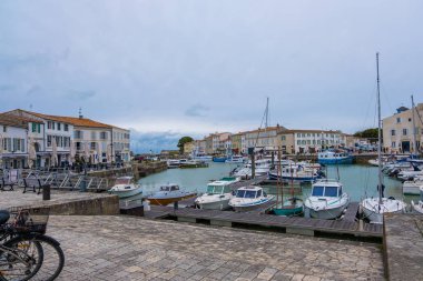 Fransa'da Ile de Re adasında Saint Martin de Re Limanı