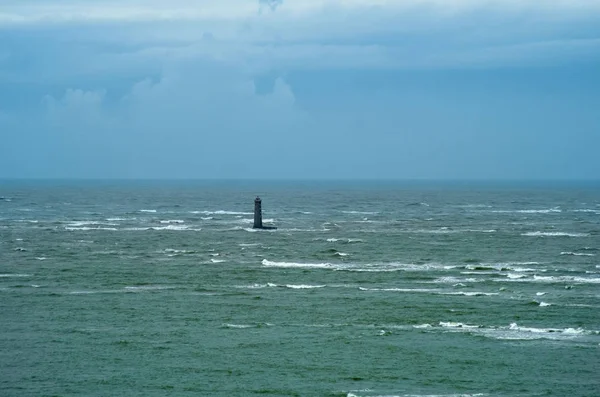 Le phare des Baleineaux, Ile de Re'nin kuzeybatısında 3 km uzaklıkta bulunan bir deniz feneridir. — Stok fotoğraf
