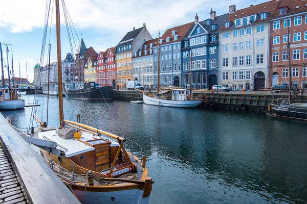 Nyhavn un puerto del siglo XVII en Copenhague, Dinamarca — Foto de Stock