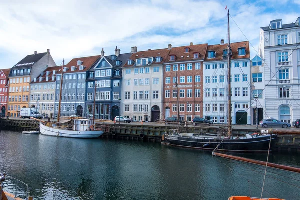 Nyhavn un puerto del siglo XVII en Copenhague, Dinamarca — Foto de Stock