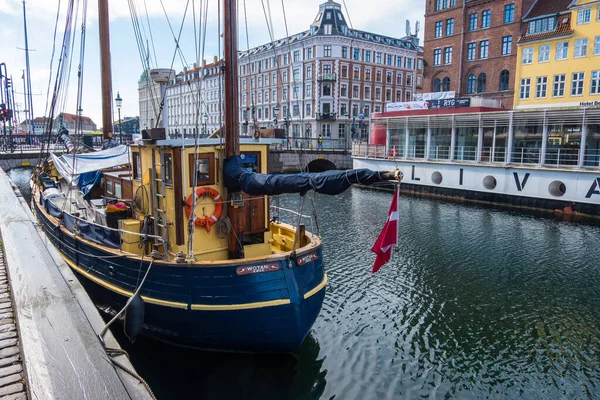 Nyhavn un puerto del siglo XVII en Copenhague, Dinamarca — Foto de Stock