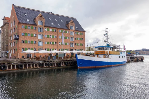 Nyhavn en 1600-tals hamn i Köpenhamn, Danmark — Stockfoto