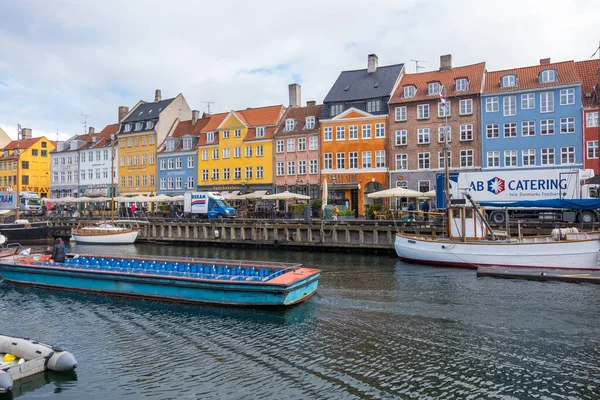 Nyhavn un puerto del siglo XVII en Copenhague, Dinamarca — Foto de Stock