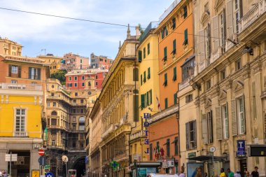 Ceneviz, İtalya - 20 Ağustos 2019: Genova şehrinin çok renkli cepheleri, Ligurya bölgesi, İtalya