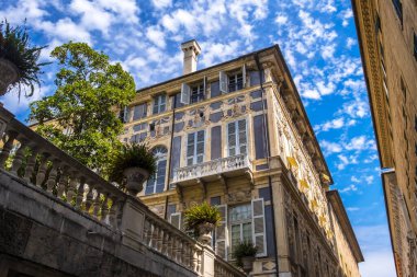 Cenova, İtalya - 20 Ağustos 2019: Brignole Sale De Ferrari Galerisi, Cenova 'nın tarihi merkezinde Via Garibaldi Caddesi' ndeki Beyaz Saray olarak da bilinir.