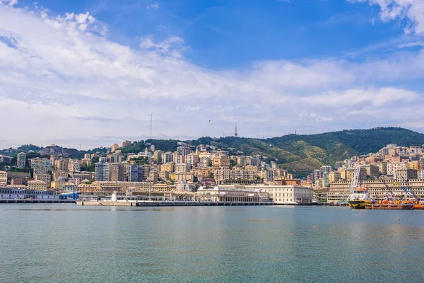 Genova Agosto 2019 Porto Antico Genova Paesaggio Urbano Sullo Sfondo — Foto Stock