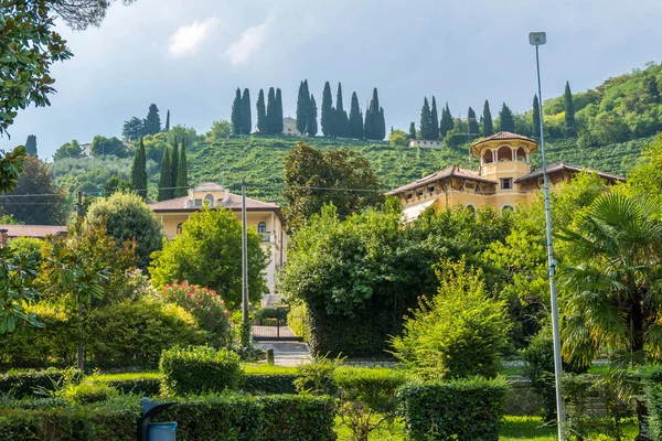 이탈리아 2019 바르도 프레스코 증류주 포도원 역사적 건물들이 투레스 — 스톡 사진