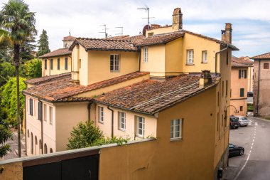 Lucca, İtalya - 14 Ağustos 2019: Lucca 'nın tarihi merkezi Toskana, İtalya