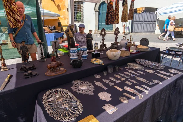 Lucca Italia Agosto 2019 Paseo Turistas Lugareños Por Mercado Pulgas — Foto de Stock