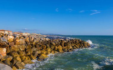 Marina di Pisa, İtalya - 14 Ağustos 2019: Marina di Pisa 'daki sahil şeridi, Toskana, İtalya