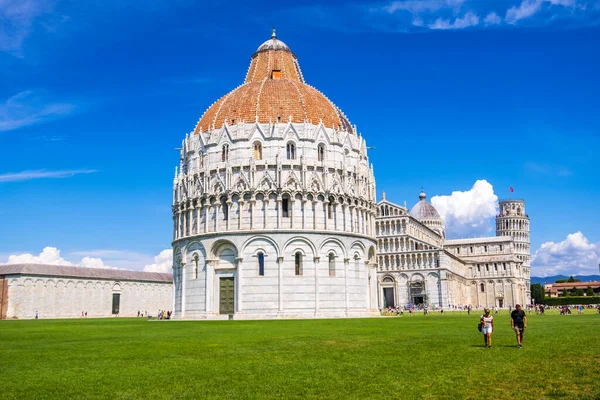 Baptistère, Cathédrale et Tour penchée à Pise, Toscane, Italie — Photo