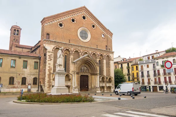 Vicenza Italia Agosto 2019 Iglesia Medieval San Lorenzo Monumento Poeta —  Fotos de Stock