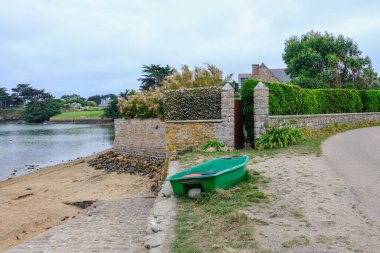 Fransa 'nın Brittany kentindeki Ile de Brehat adasında manzara